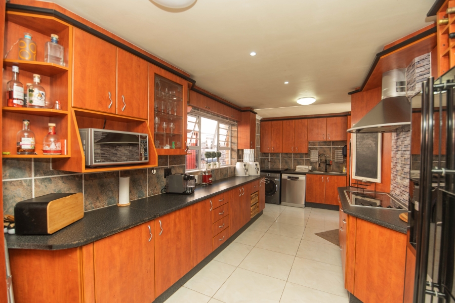 6 Bedroom Property for Sale in Sherwood Eastern Cape